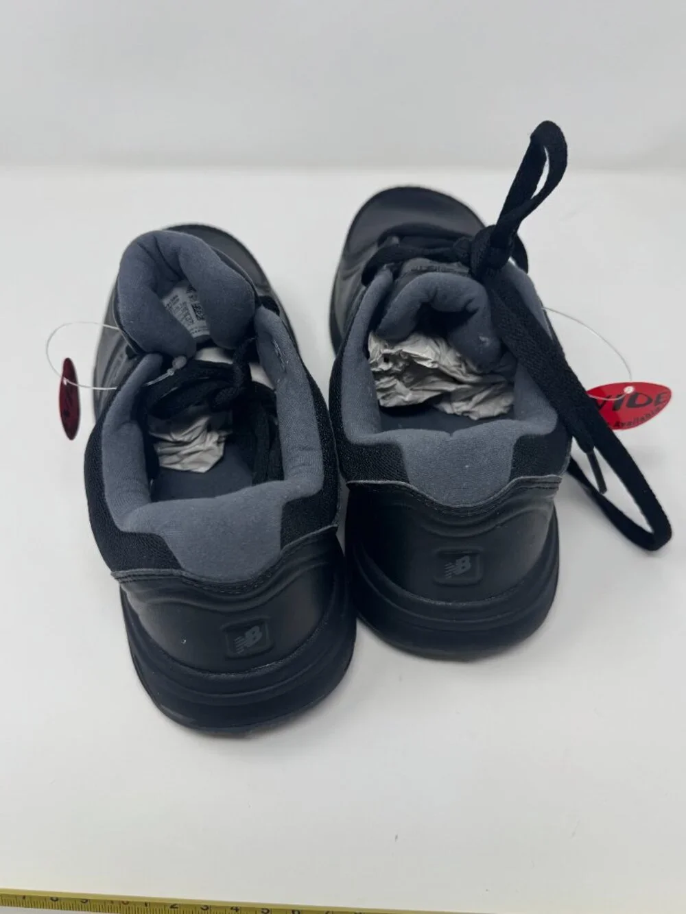 New Balance 813 Black Leather Walking Shoes Rollbar Wide 2E NWT 9.5